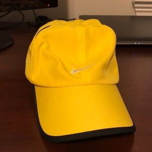 Nike featherlight dri fit hat